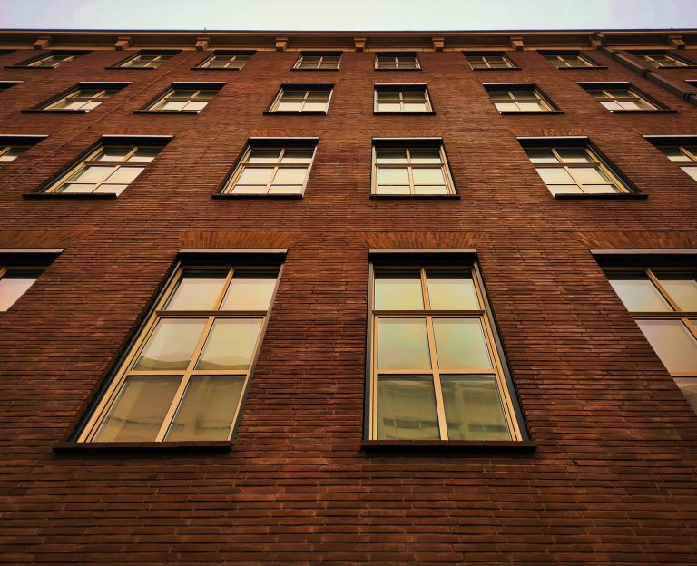 What Makes Window Glass Break in the Desert Heat